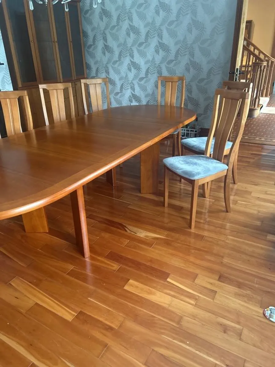 Dining room table and 10 chairs extension leafs at 170, 220 and 270 out fully - Image 1