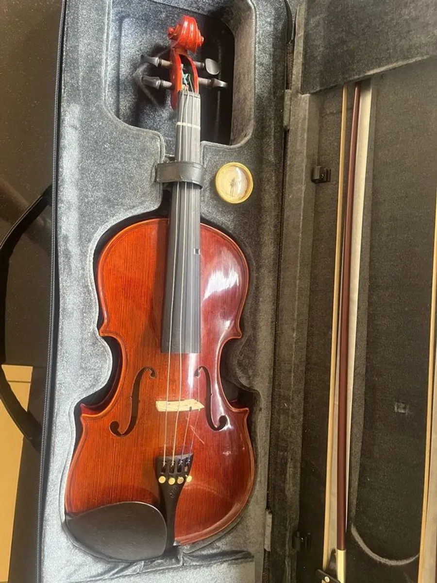 Beautiful Stentor Violin size 4/4 - Image 1