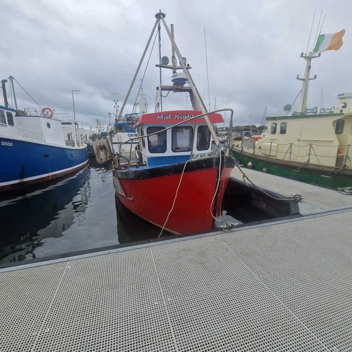 Commercial fishing boat - Image 2
