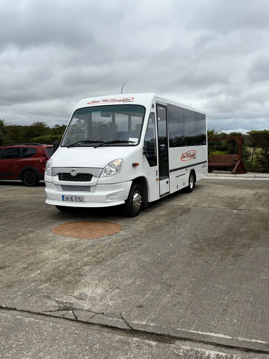 Iveco Daily 29seater plus driver - Image 1