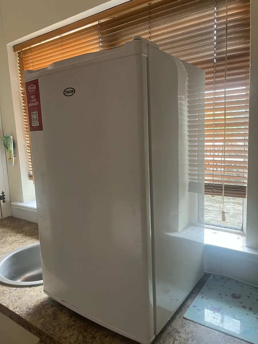 Small Fridge - Image 4
