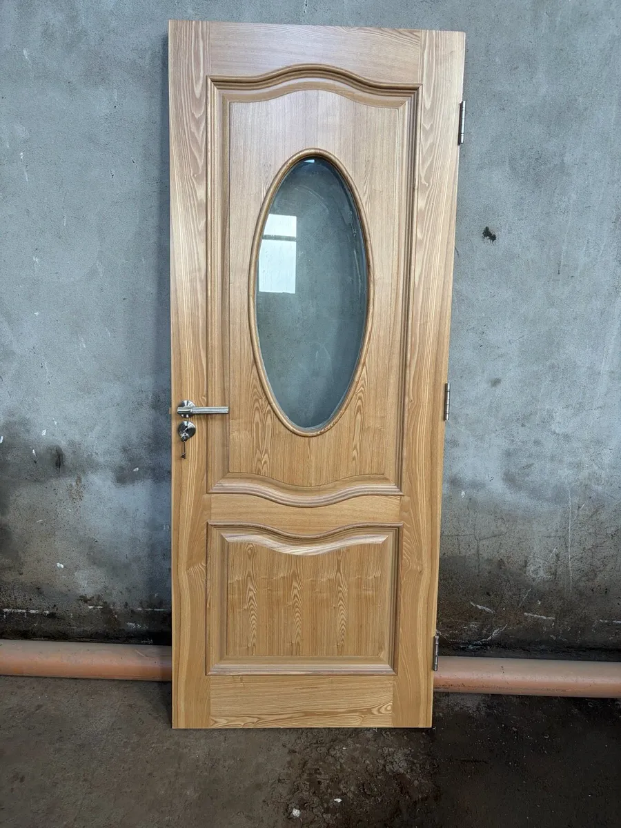 Veneer Oak Interior Doors with oval glass panel - Image 2