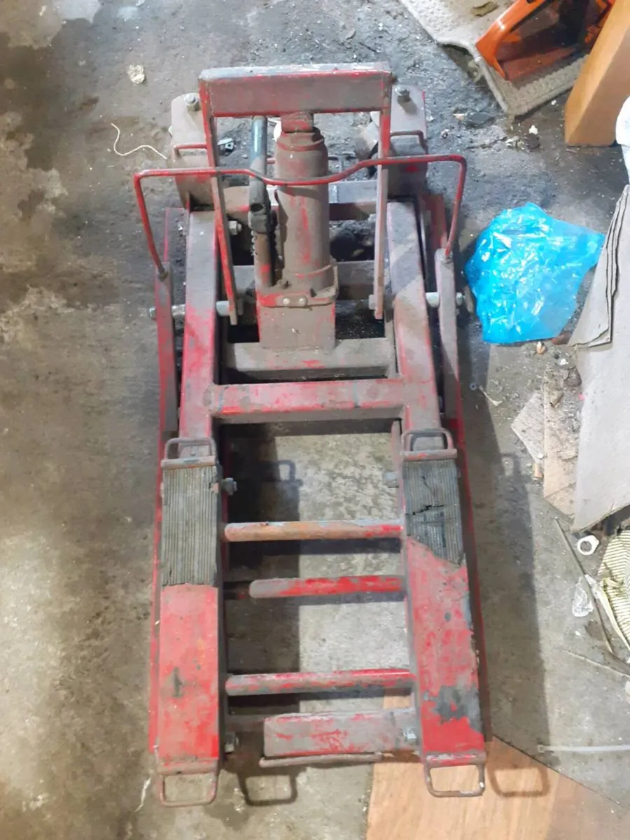 motorcycle lift - Image 1