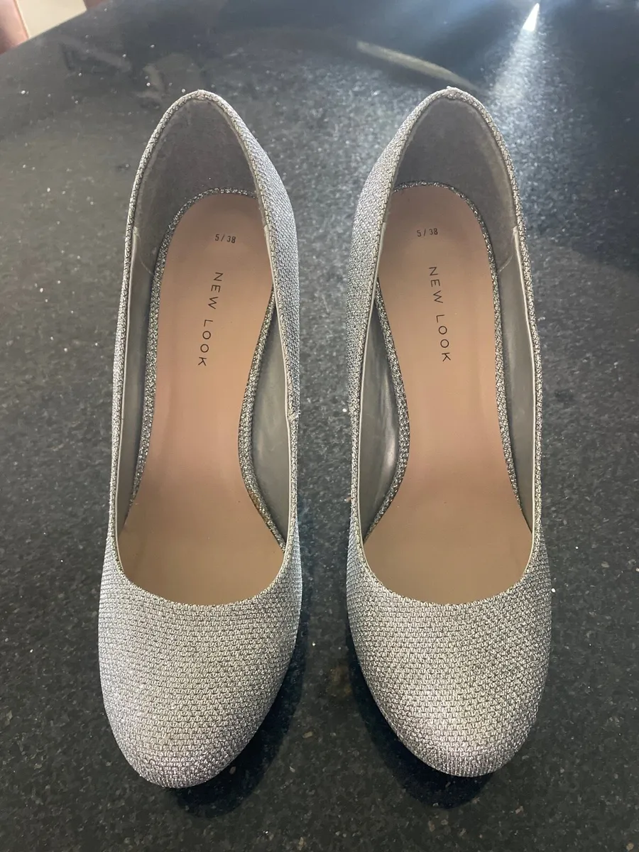 Silver glitter heal shoes size 5 - Image 2