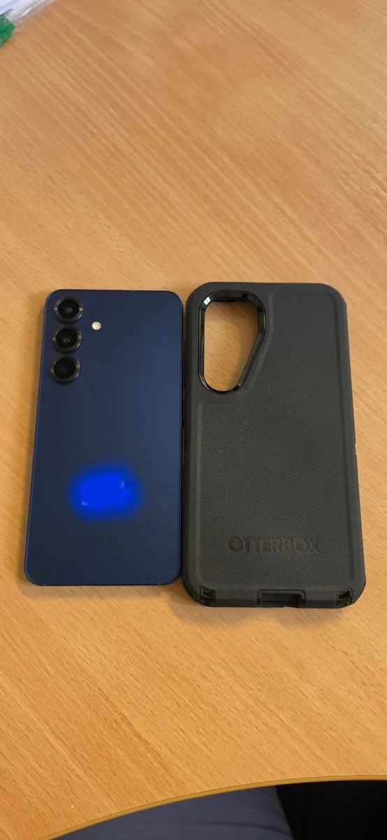 Samsung Galaxy S25 256GB & Otterbox Defender Case - Image 4