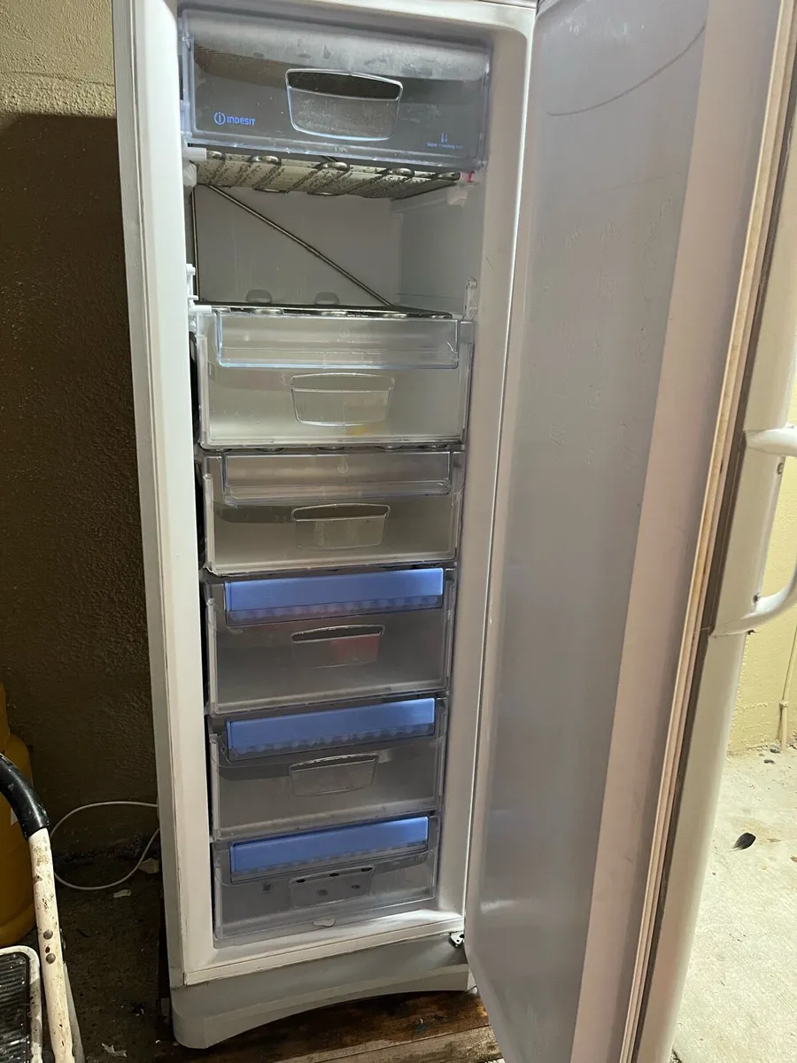 Freezer tall indesit - Image 2