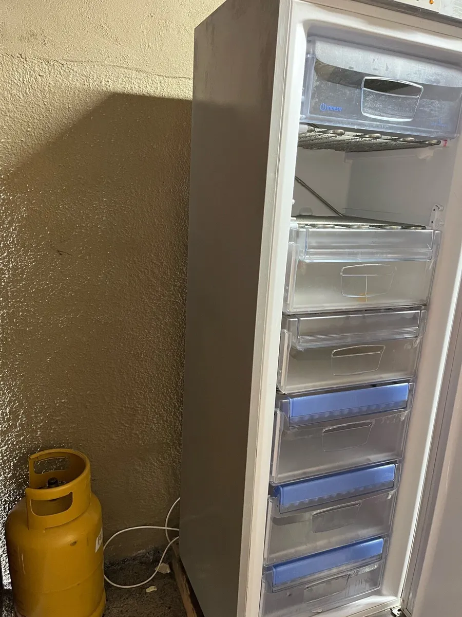 Freezer tall indesit - Image 4