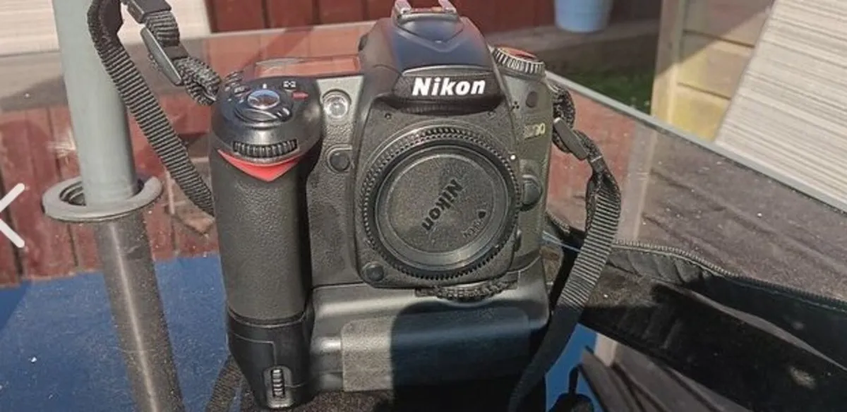 NIKON D90 Camera - Image 4