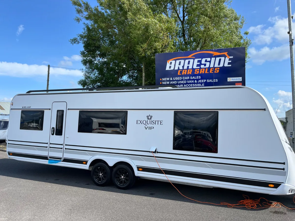 2025 LMC 695 VIP EXQUISITE 5/6 BERTH LUX CARAVAN - Image 2