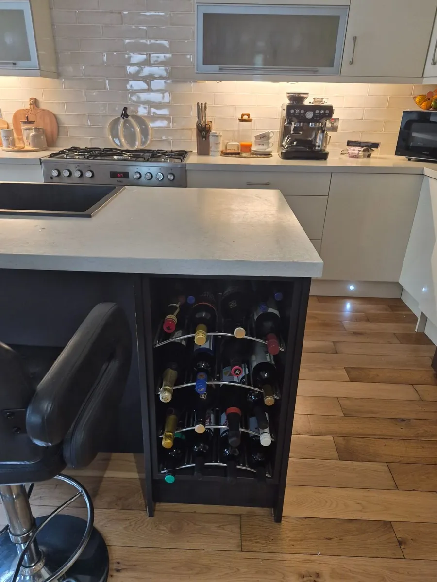 Kitchen Island - Image 2