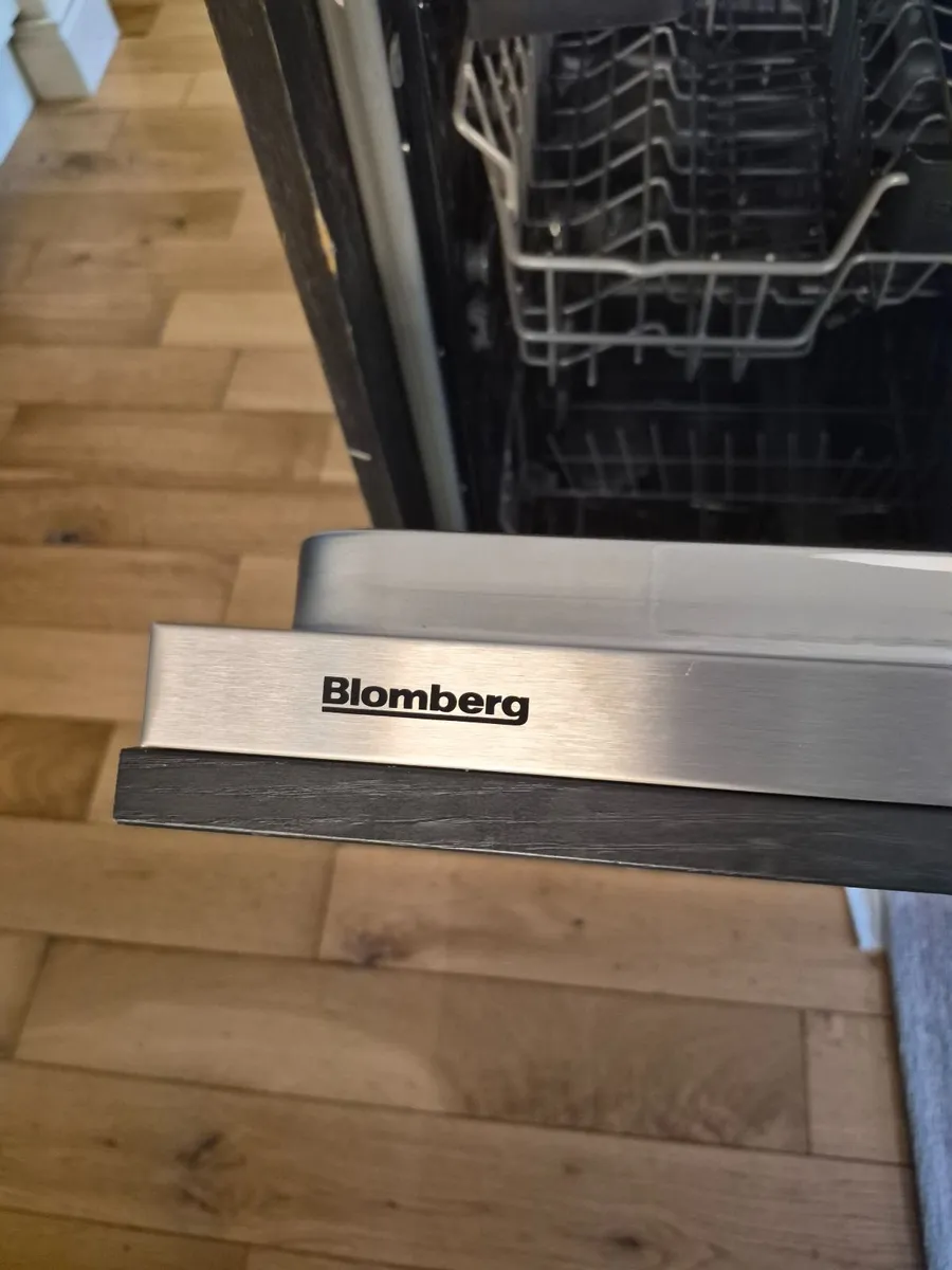Kitchen Island - Image 3