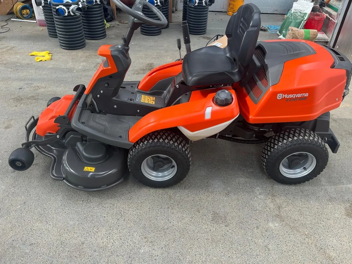 Husqvarna R 216T AWD Mulcher Mower - Image 3