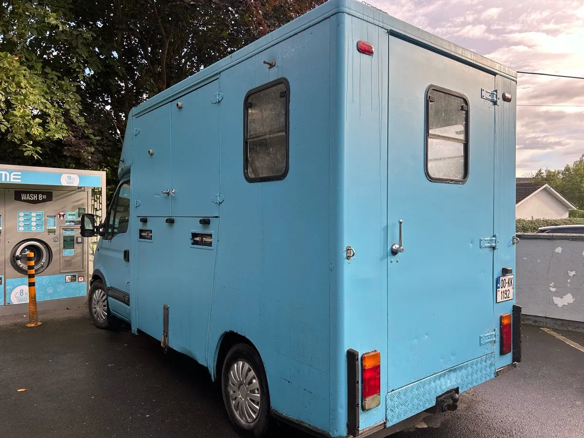 Renault master horsebox - Image 3