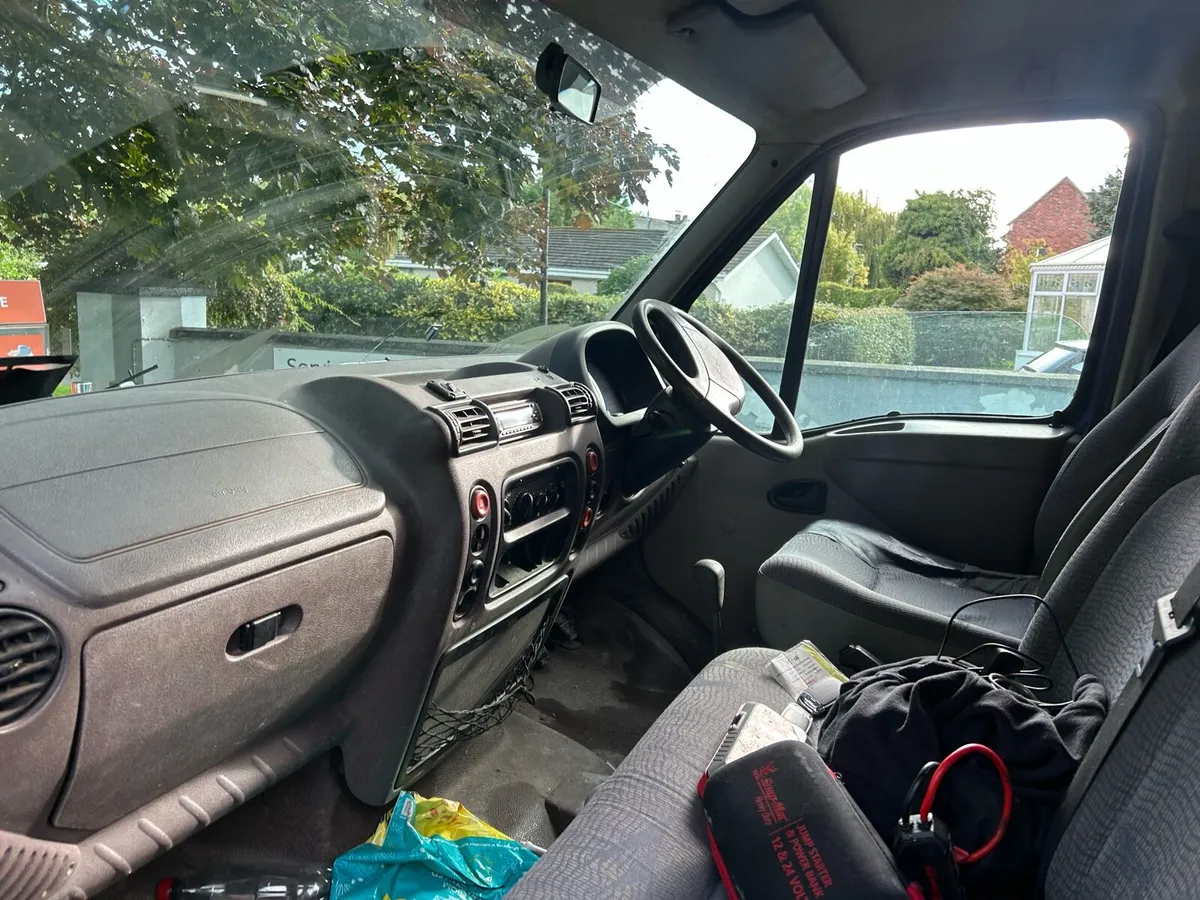 Renault master horsebox - Image 4