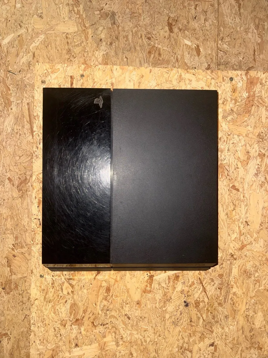PlayStation 4, controllers and associated games - Image 2