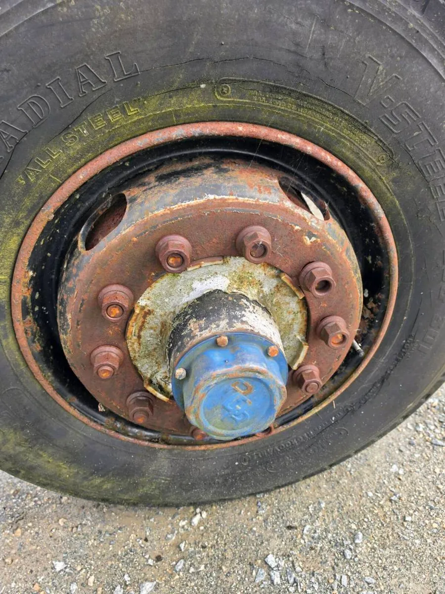 Trailer axles x2 - Image 3