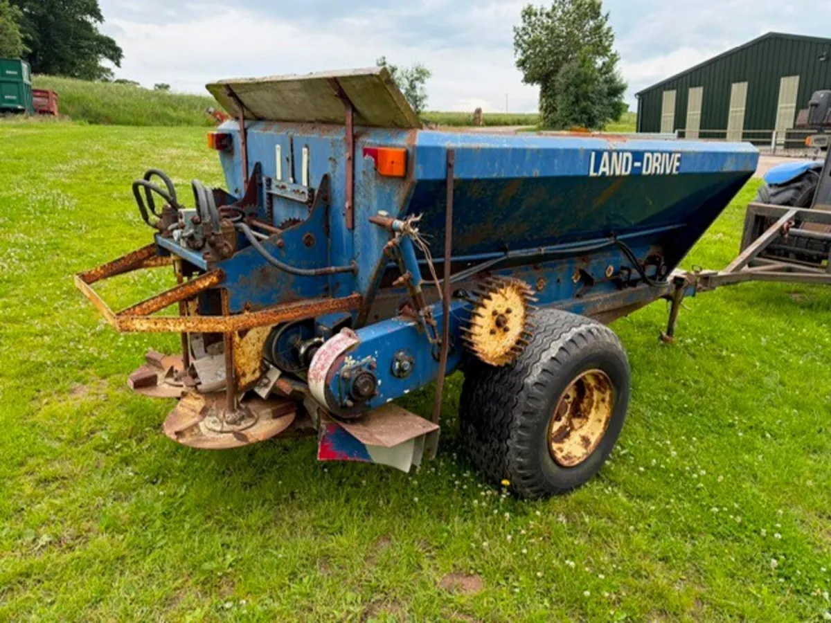 LAND DRIVE LIME SPREADER - Image 2