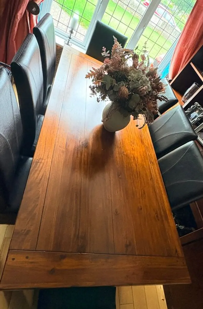 Stunning Solid Mahogany Dining Table & 8 Leather Chairs - Image 3