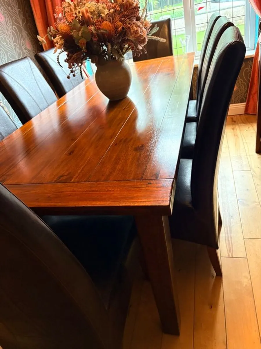 Stunning Solid Mahogany Dining Table & 8 Leather Chairs - Image 1