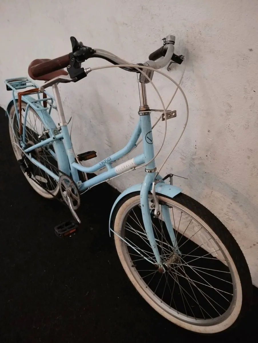Girls 24inch bike - Image 4