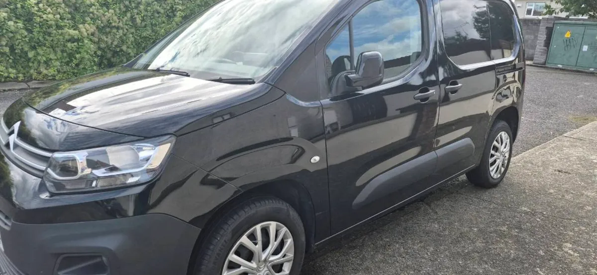 Van - Image 3