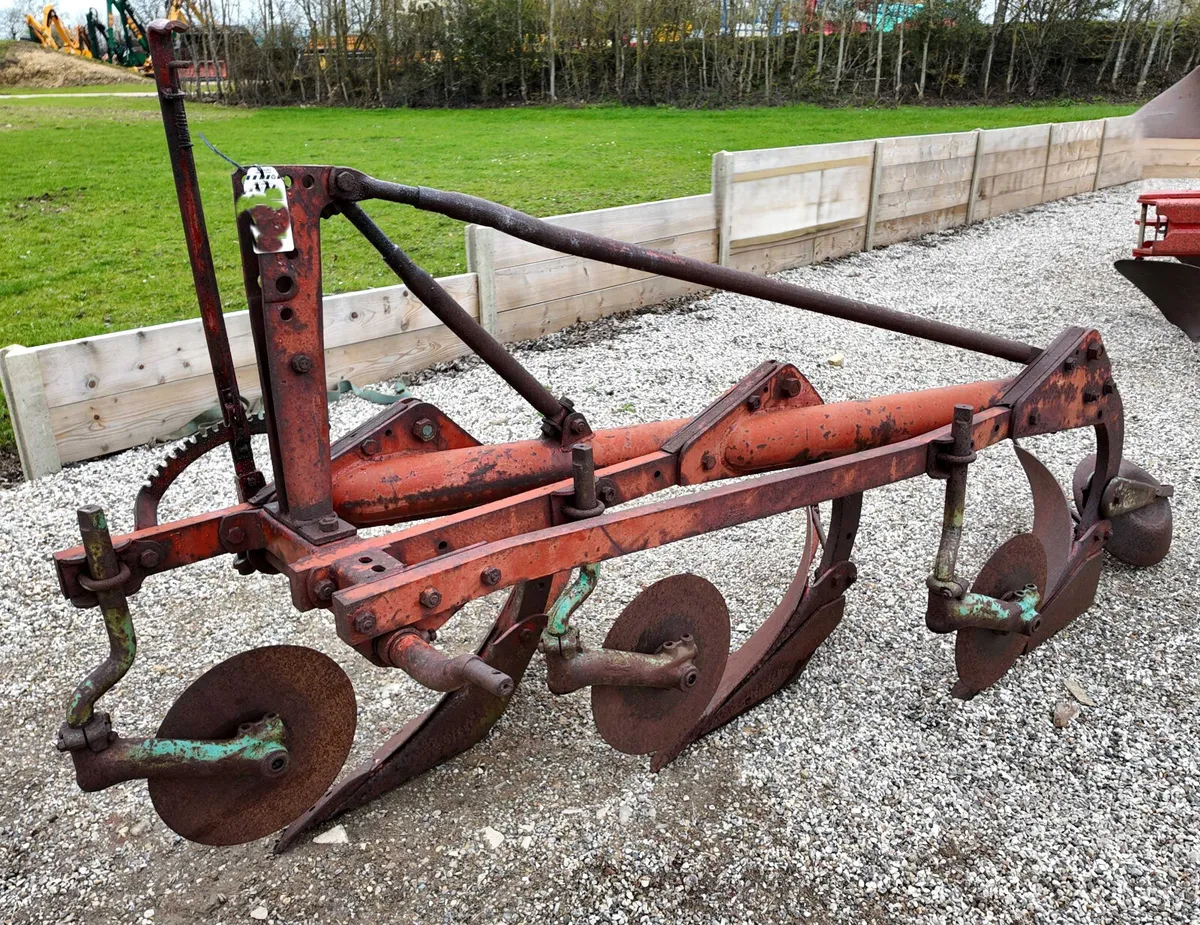 KV 3 X 12" PLOUGH - Image 1
