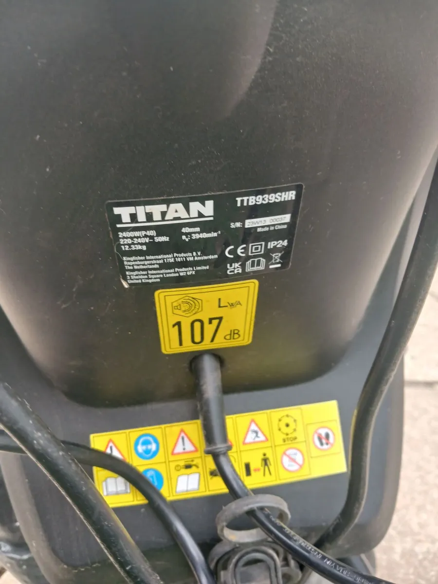 Titan TTB939SHR 2400W 80kg/hr Impact Shredder 220- - Image 2