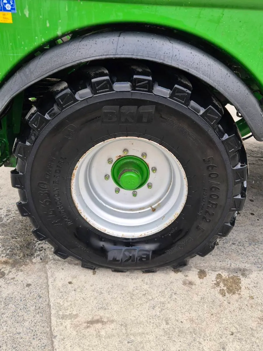 Flotation tyres bkt 560/60/22.5 - Image 3