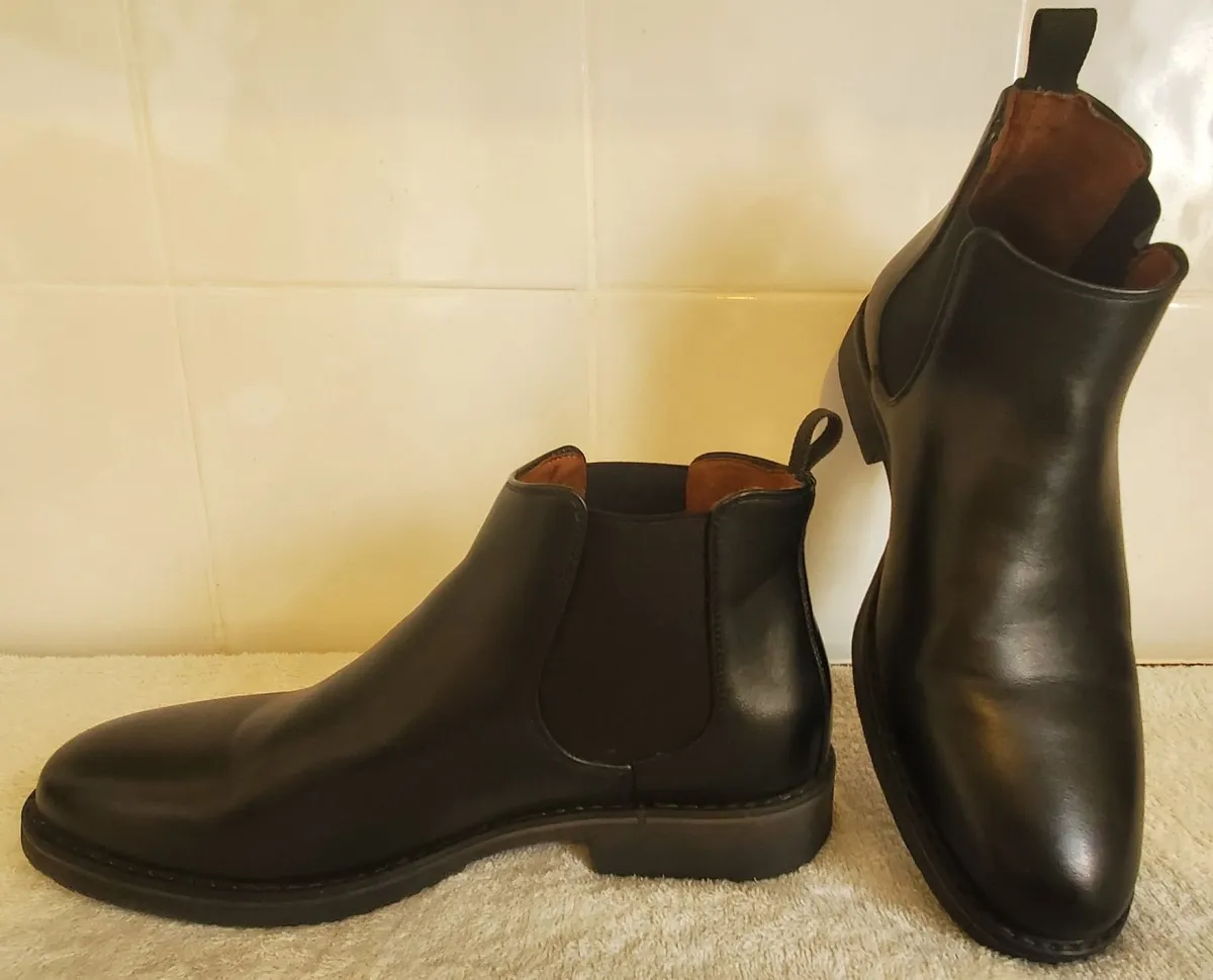 As New Chelsea Boots Size 7 - Image 3