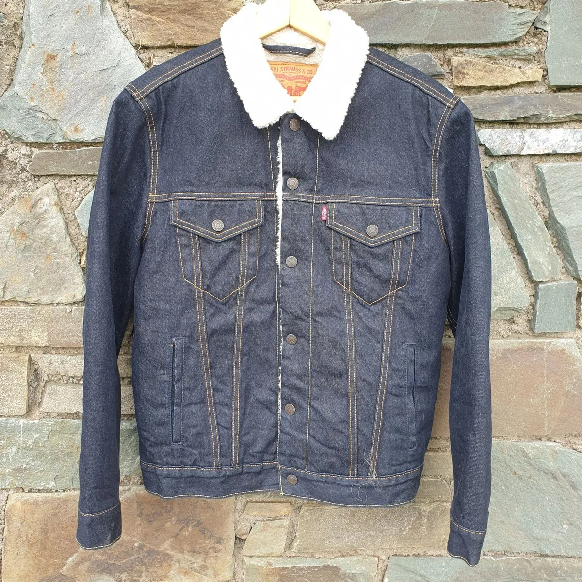 Levi's sherpa lined trucker denim jacket size M - Image 1