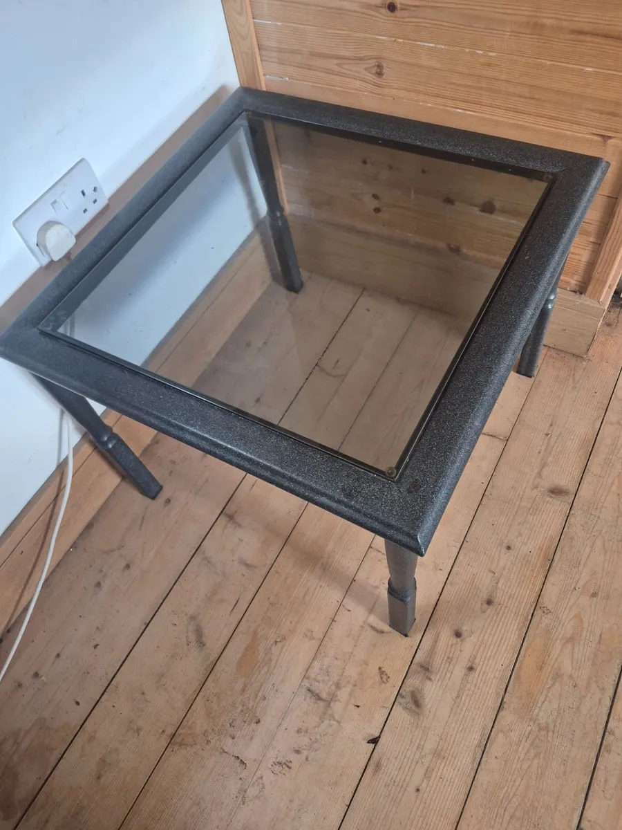 Table wrought iron base 23 inches x 23 on top 18 i - Image 2