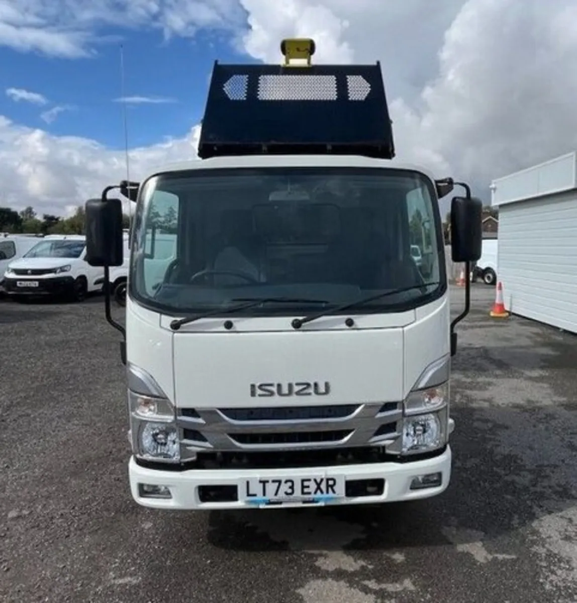 2023 Isuzu Grafter Tipper Van - Image 4