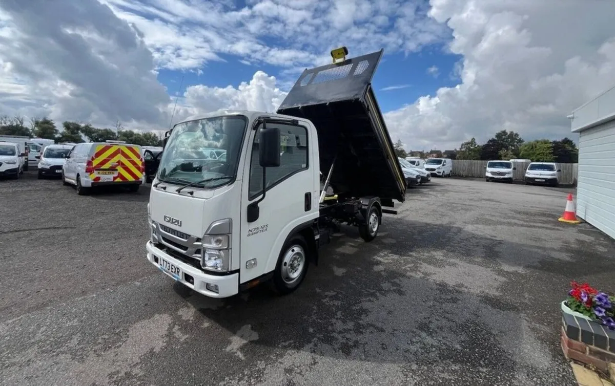 2023 Isuzu Grafter Tipper Van - Image 3
