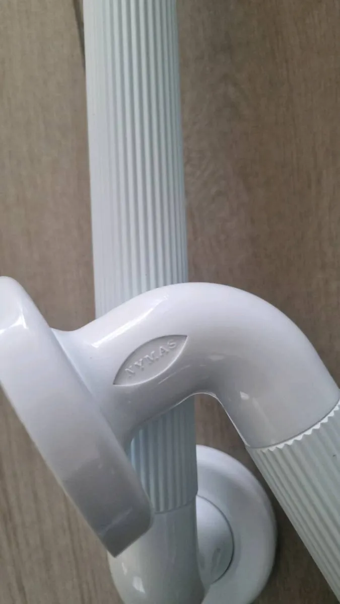 Shower Seat and Grab Bars - Image 4
