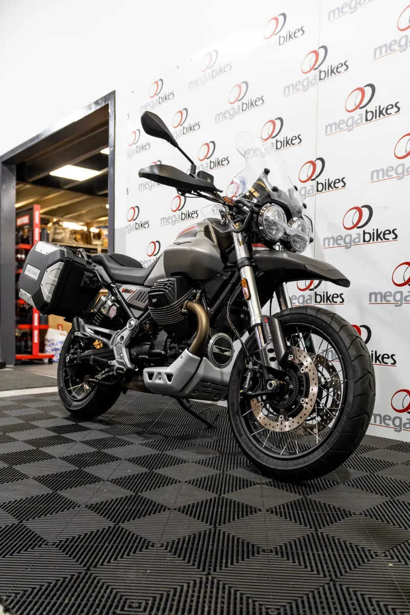 Moto Guzzi V85 Travel 2022 - Image 3