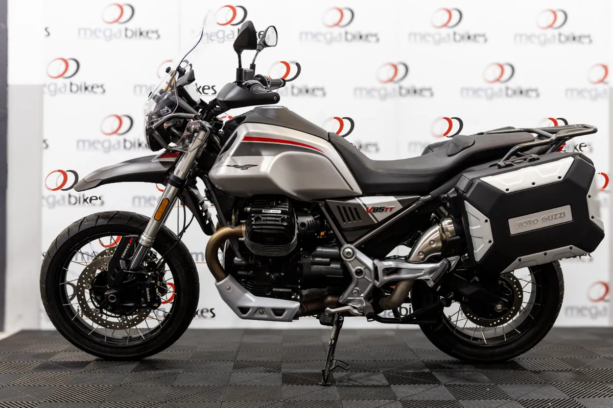 Moto Guzzi V85 Travel 2022 - Image 2