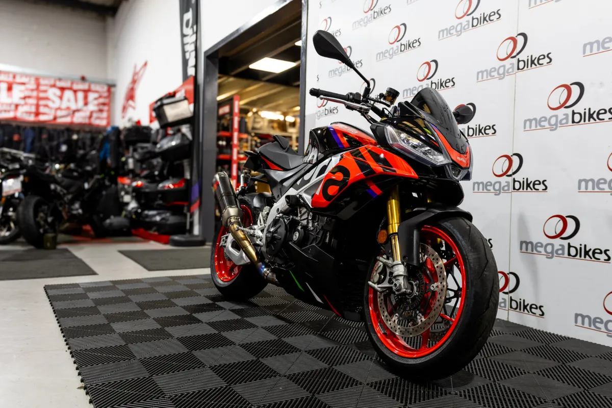 Aprilia Tuono V4 Factory 2024 - Image 3