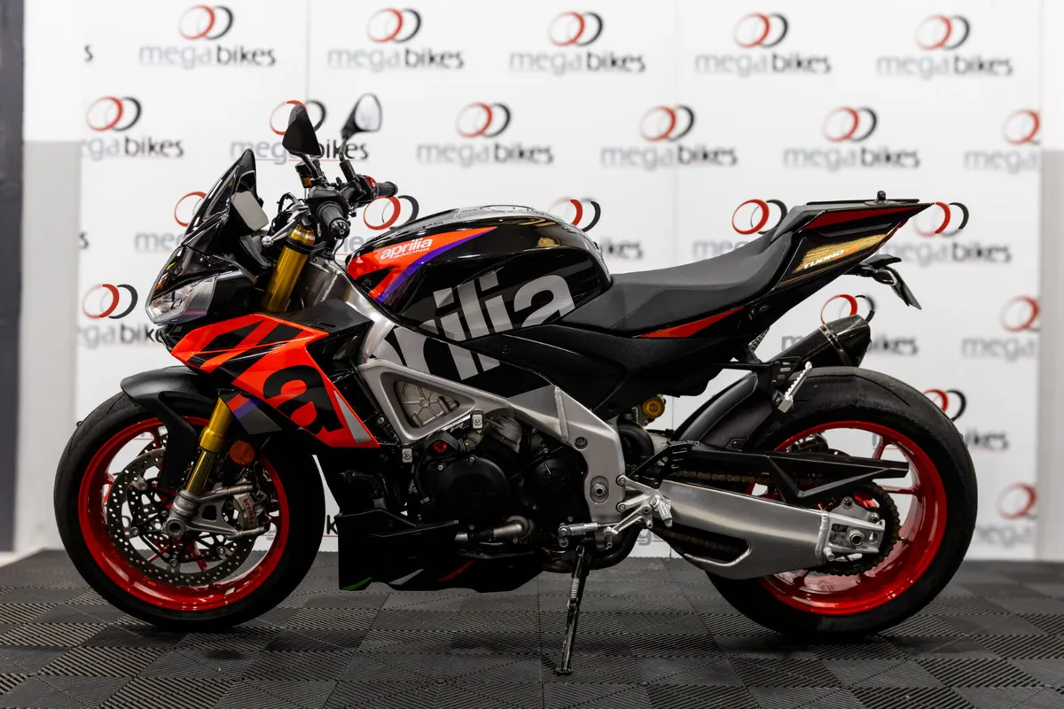 Aprilia Tuono V4 Factory 2024 - Image 2
