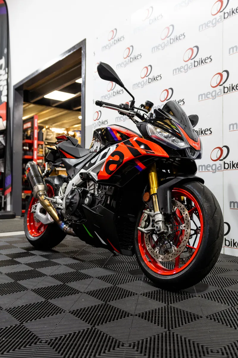 Aprilia Tuono V4 Factory 2024 - Image 4