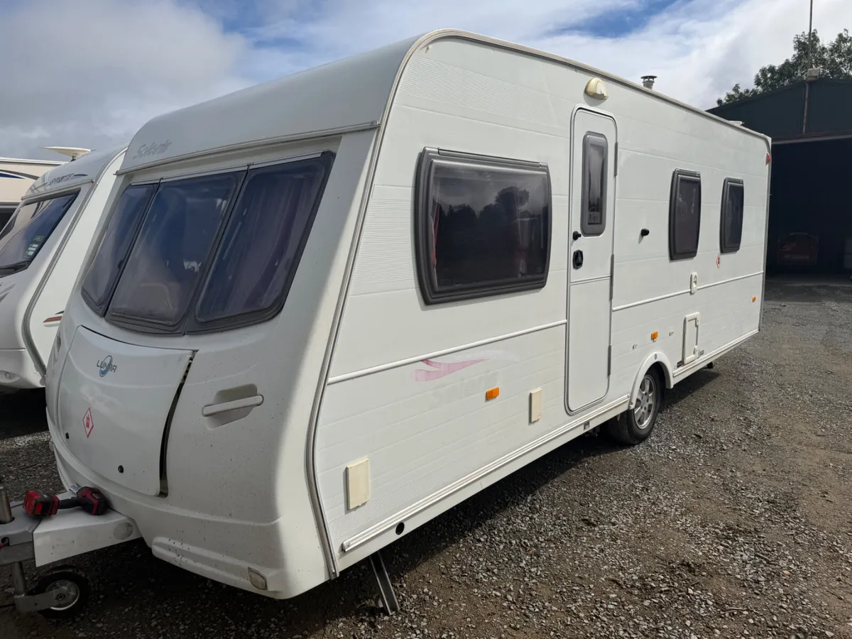 Beautiful island bed Caravan - Image 1