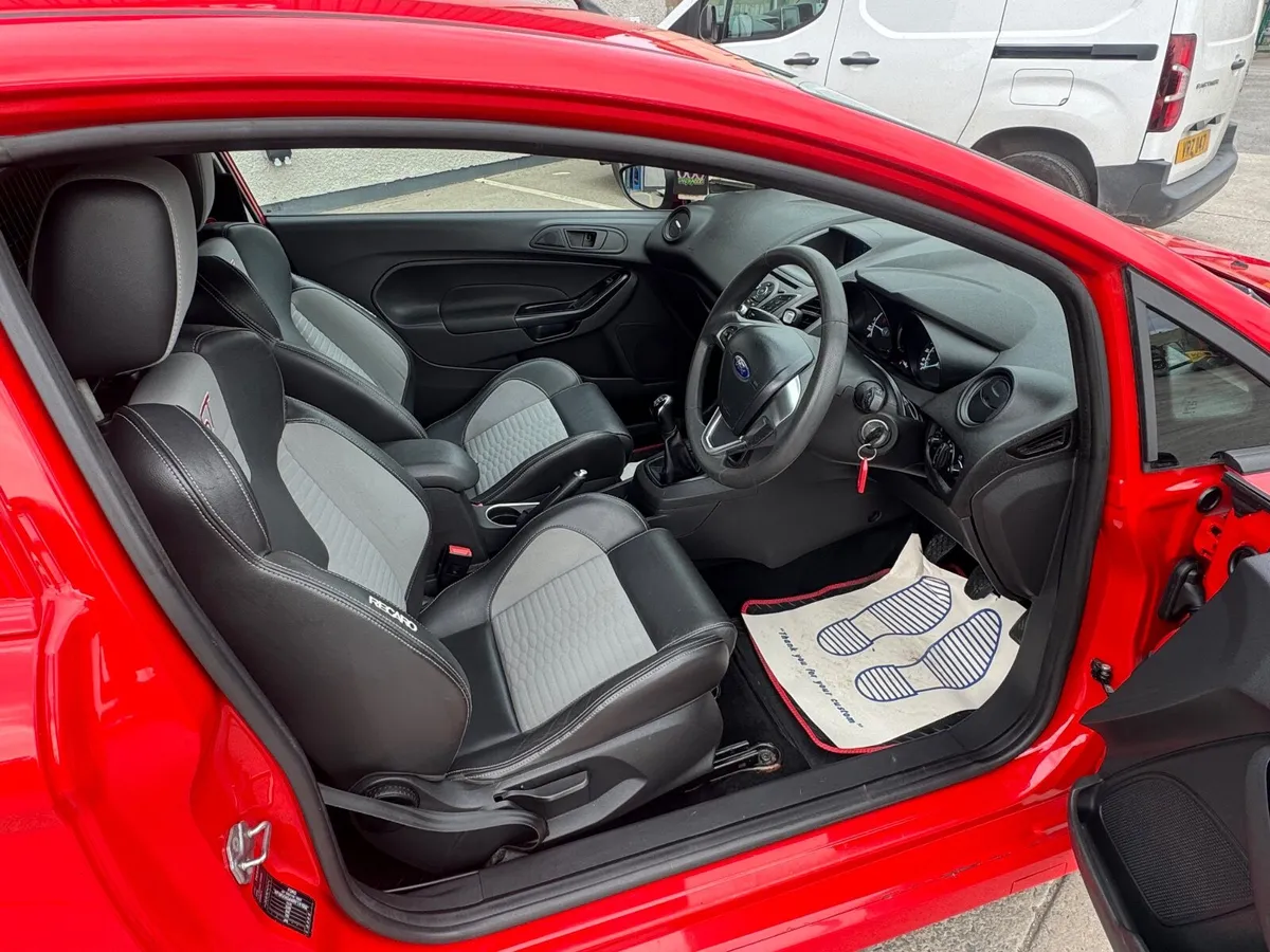 Ford Fiesta 2015 - Image 2