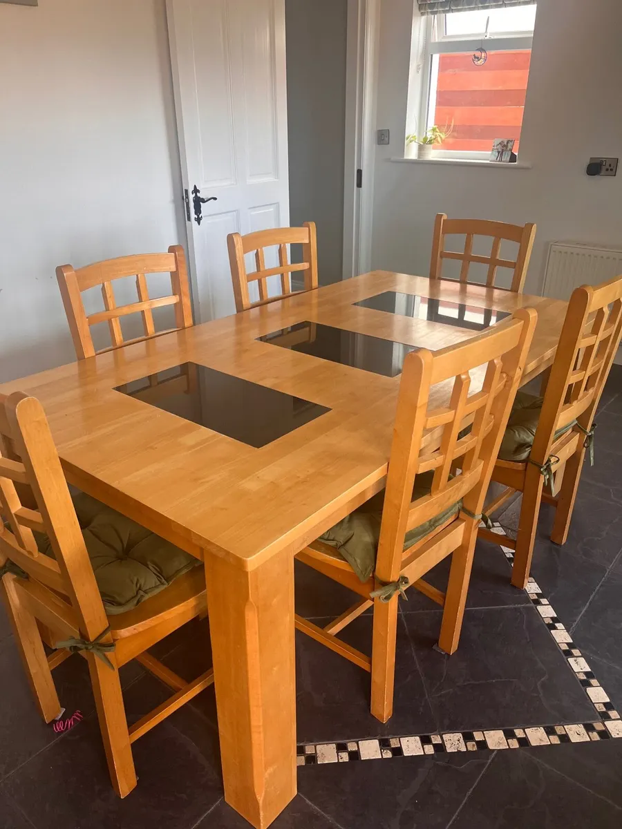 Oak Table with 6 chairs - Image 1