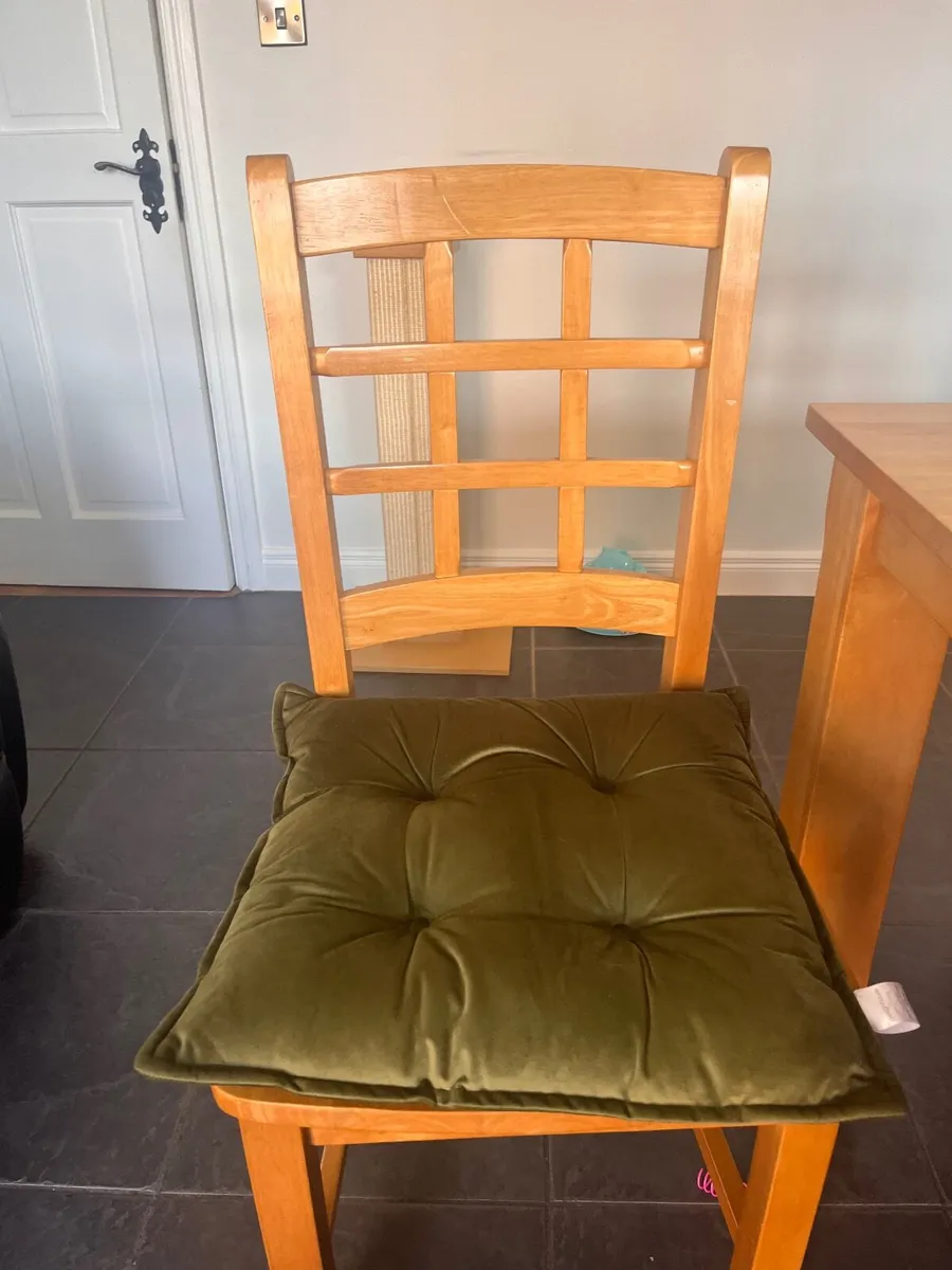 Oak Table with 6 chairs - Image 2