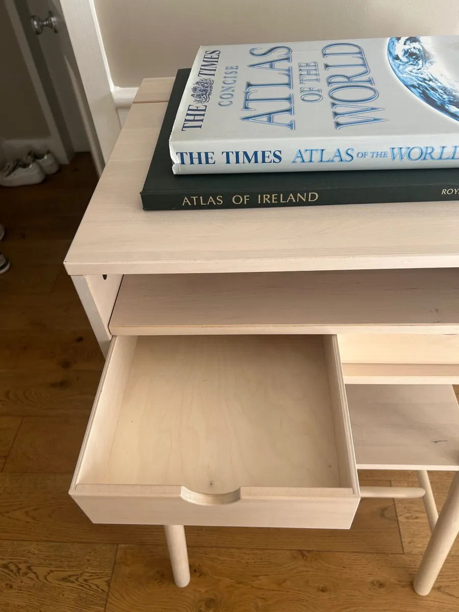 Wooden standing desk, two drawers two shelves - Image 3