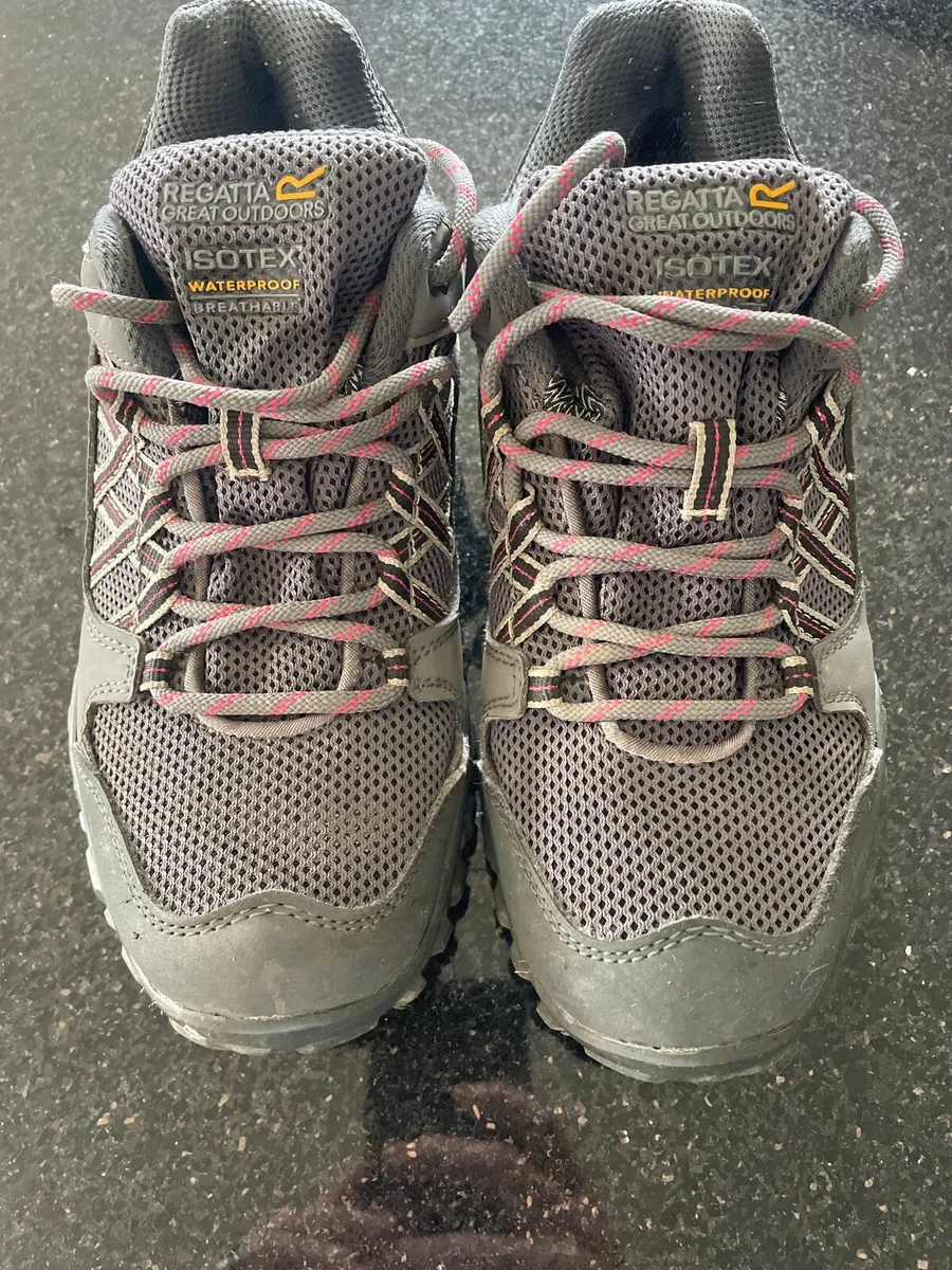 Ladies size 5 Regatta walking shoes - Image 1