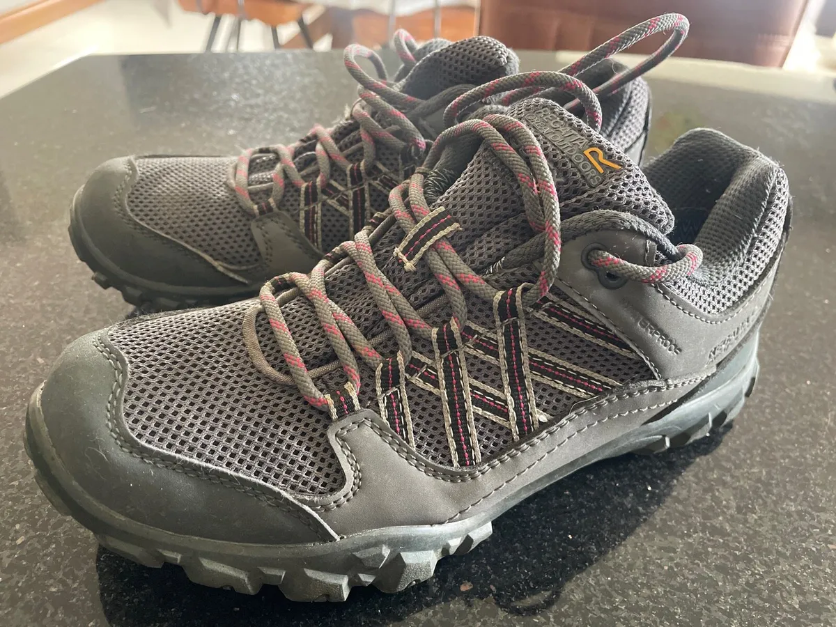 Ladies size 5 Regatta walking shoes - Image 2