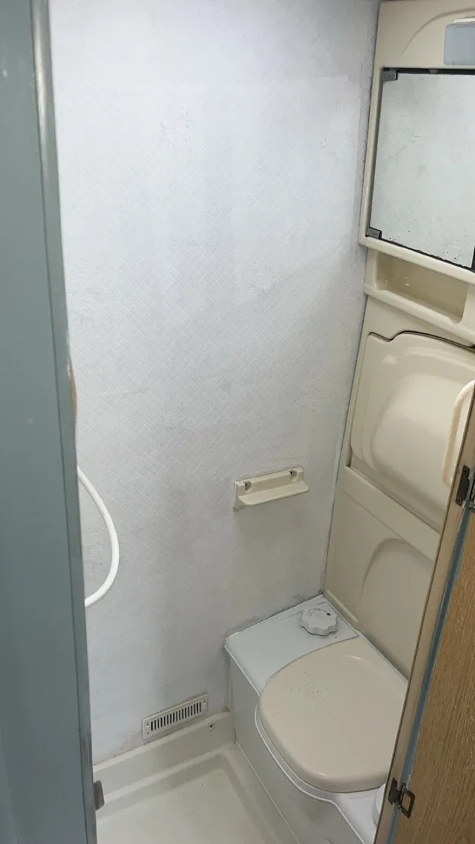 Compass Reflection 4/5 berth caravan - Image 3