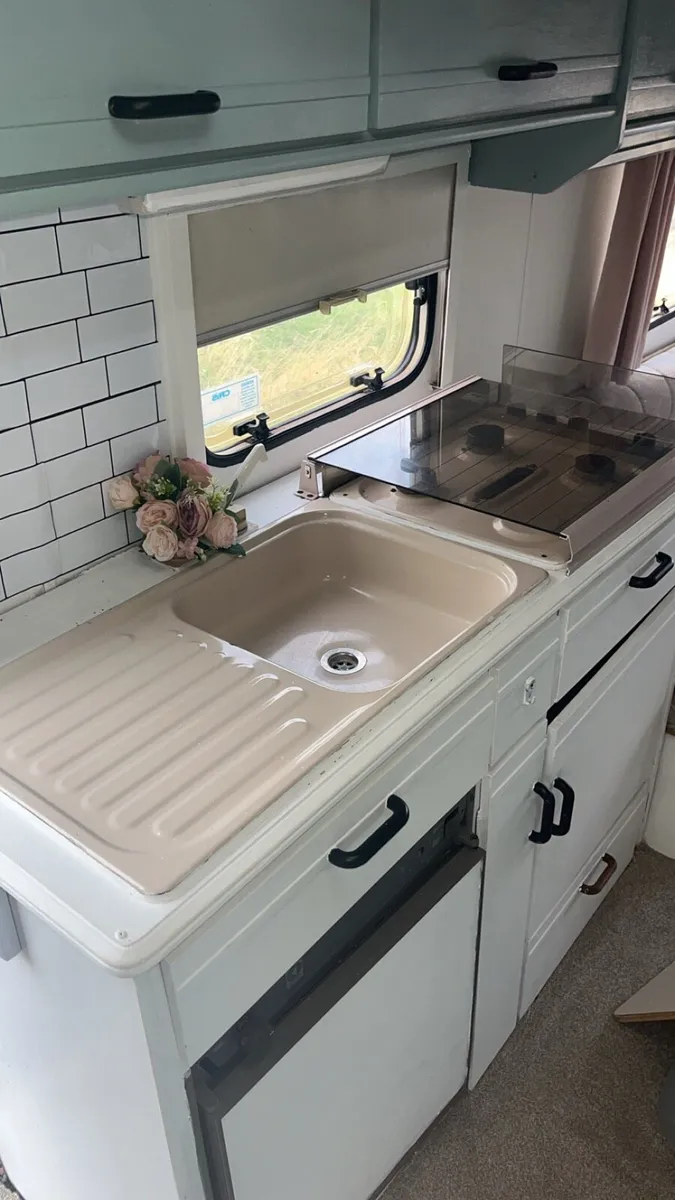 Compass Reflection 4/5 berth caravan - Image 4