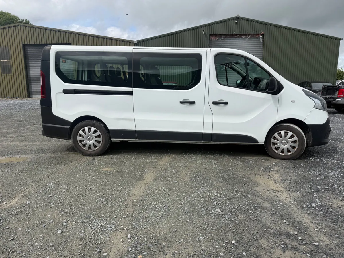 2016 Renault Traffic 9 seater - Image 4
