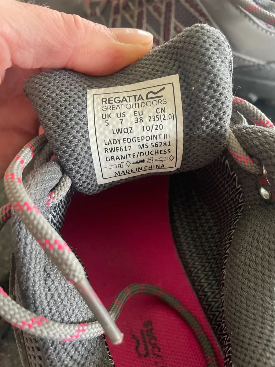 Ladies size 5 Regatta walking shoes - Image 3